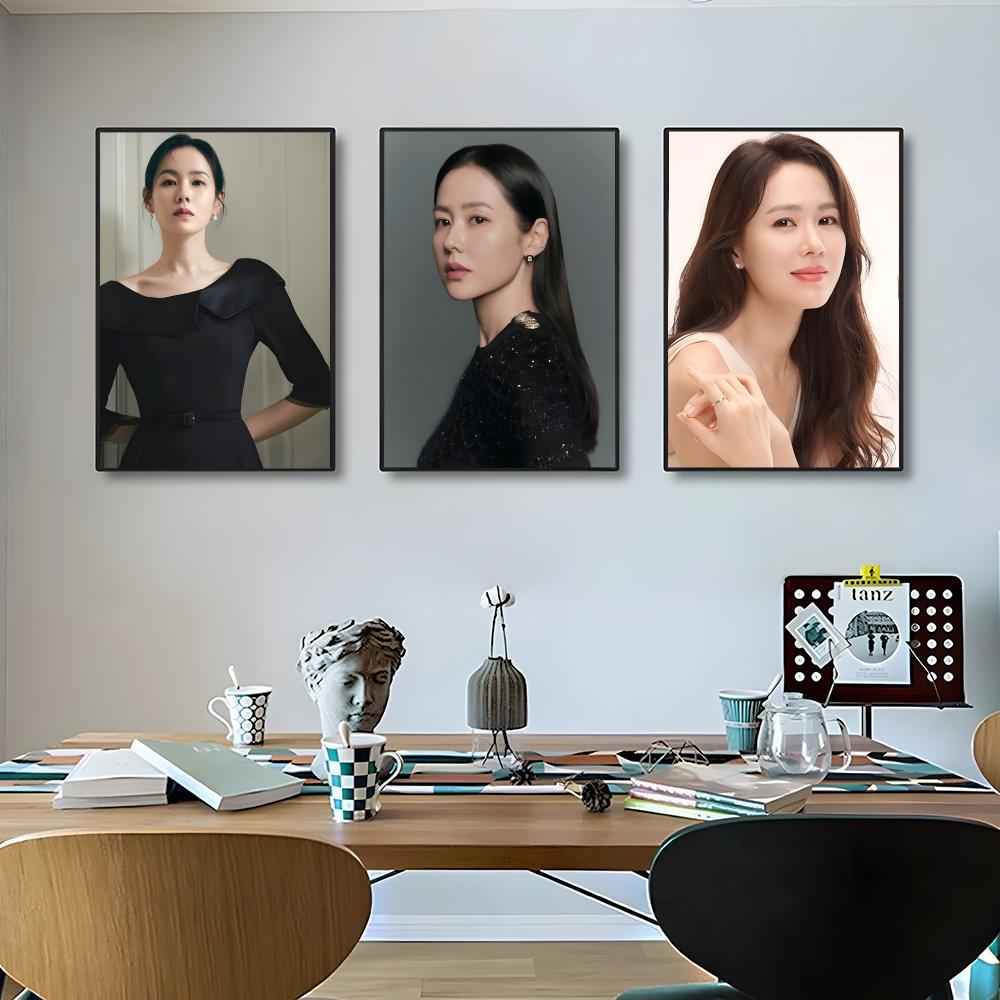 Poster dell'attrice Son Ye-jin - Home Office Ye recensione e prezzo
